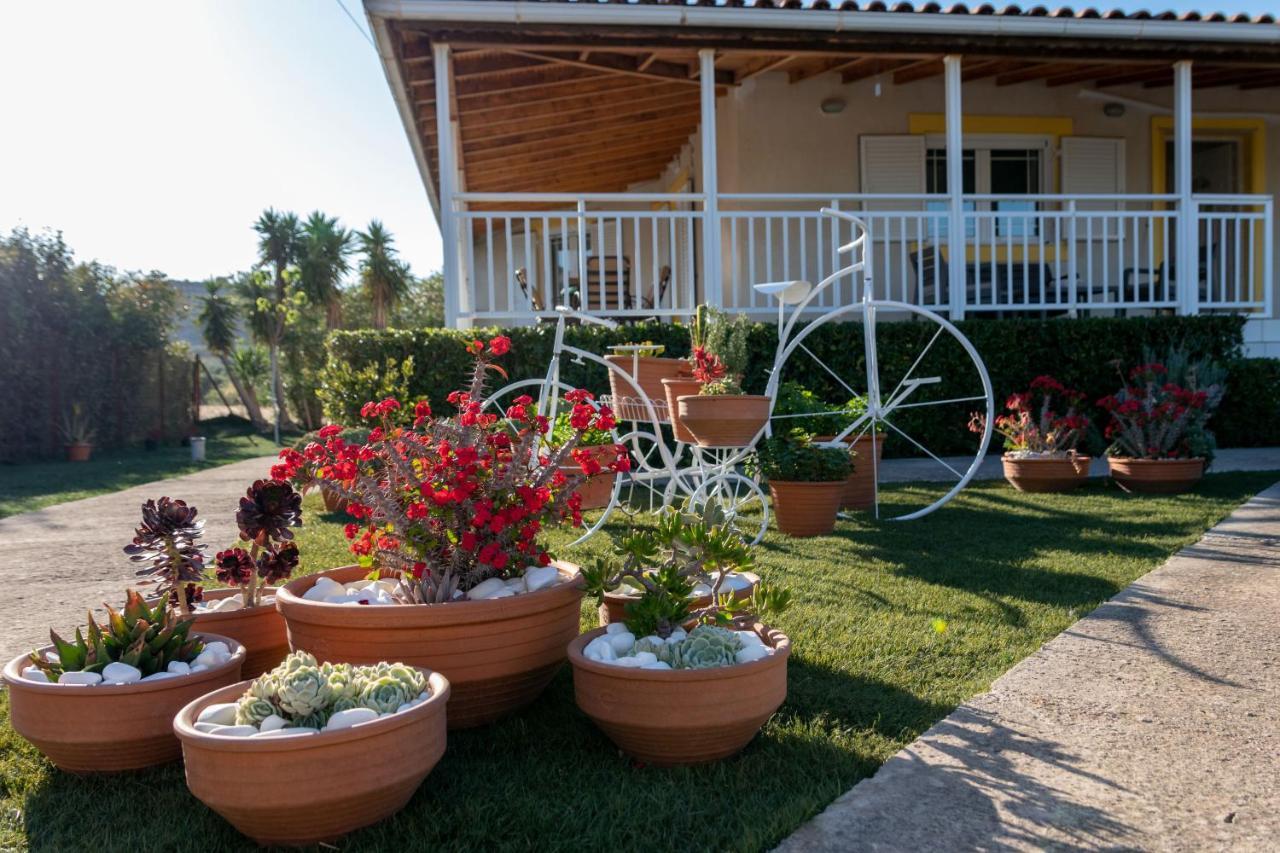 Fully Equipped Beach House At Pachia Ammos Plytra Bagian luar foto